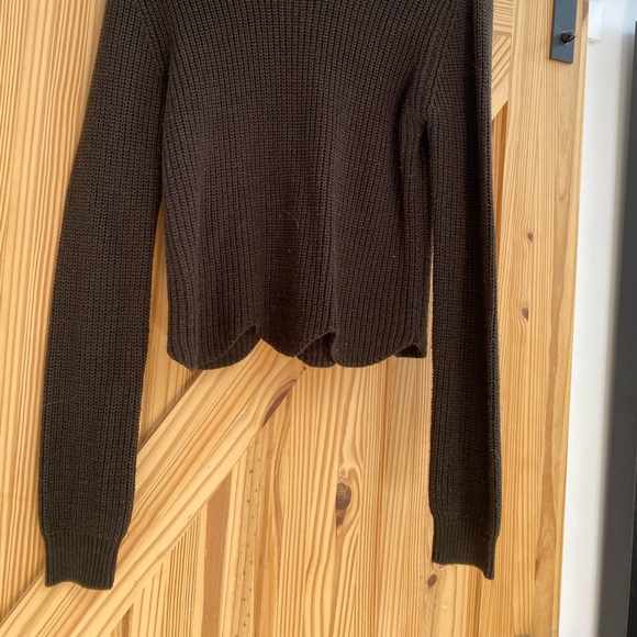 Cropped Dynamite Sweater - perfect with high waisted jeans! - Picture 2 of 3